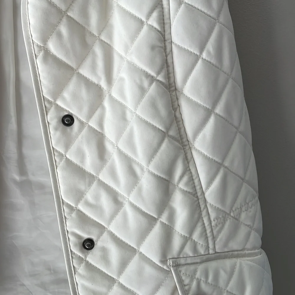 Vest - Picture 2 of 5